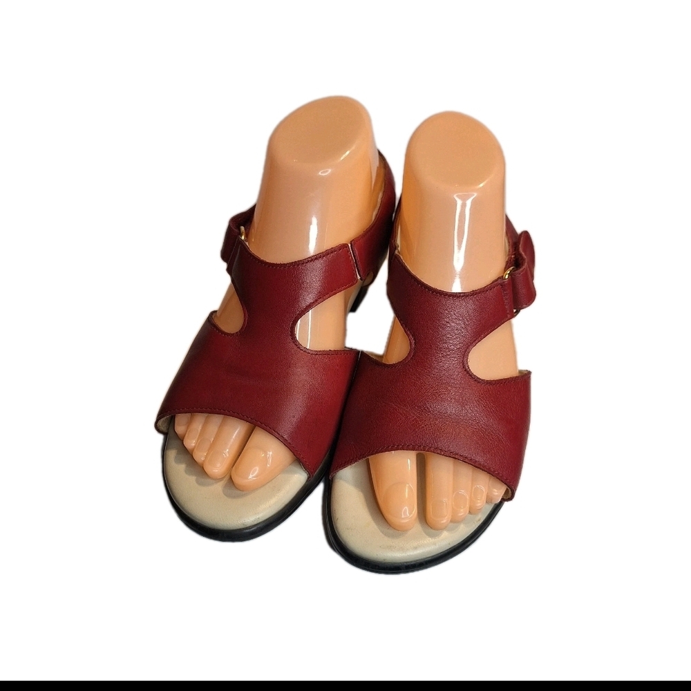 SAS Suntimer Red Leather Heeled Women's Sandals. Size 7 WW